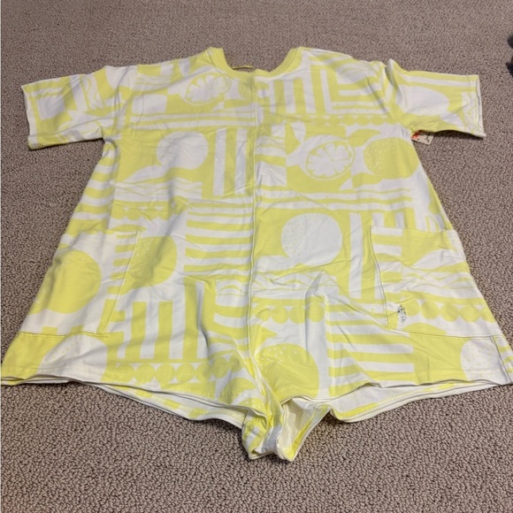 NWT SIZE XS Free People Yellow and White Geometric Romper - Picture 1 of 4